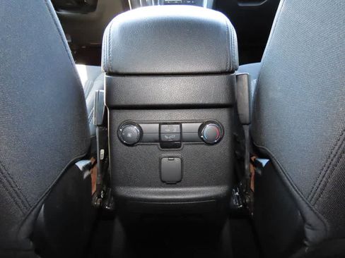 Used 2018 Ford Explorer XLT AWD/4WD image 20