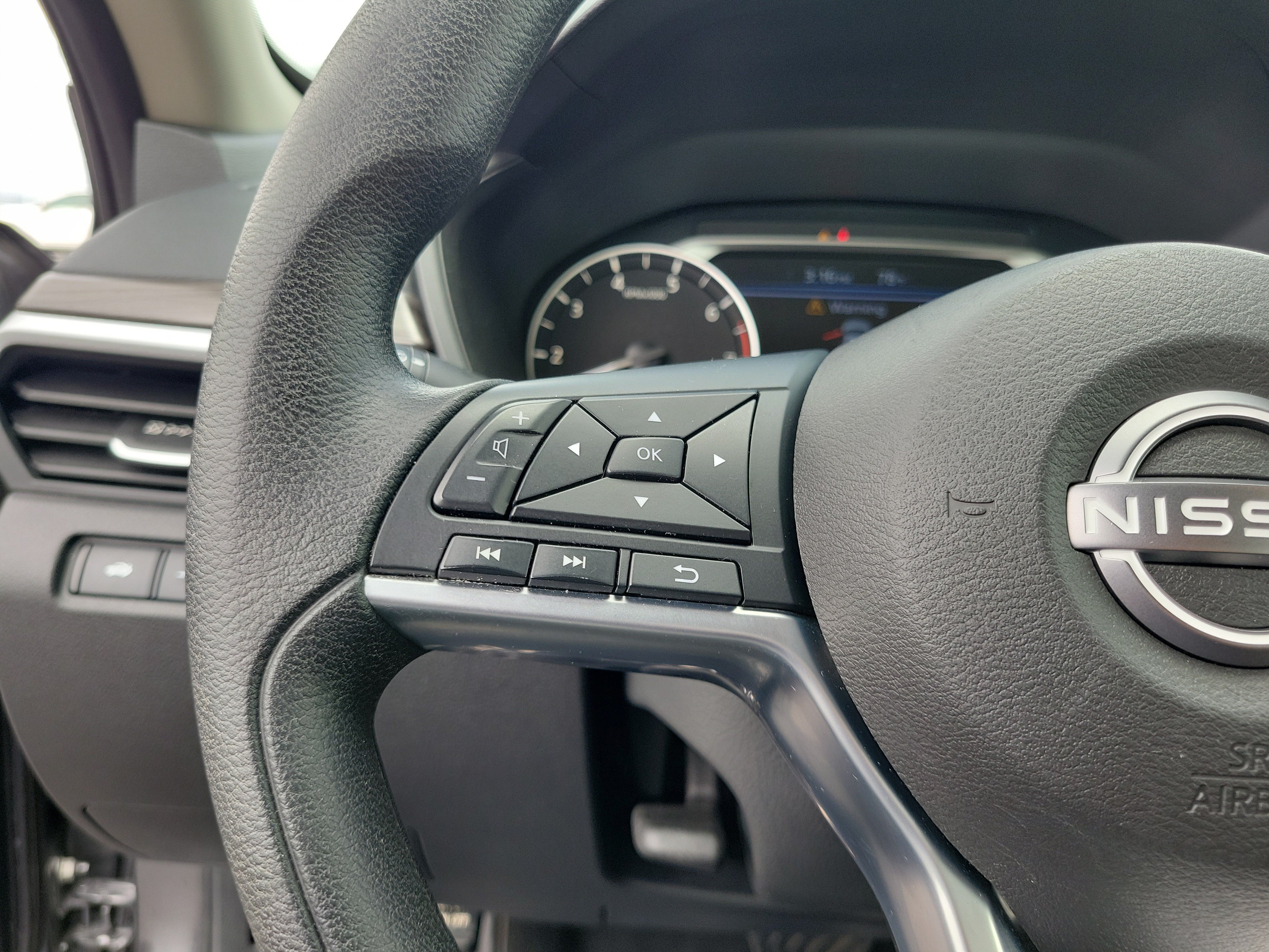 Used 2025 Nissan Altima 2.5 SV FWD image 22