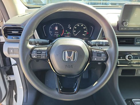 Used 2023 Honda Pilot LX image 23