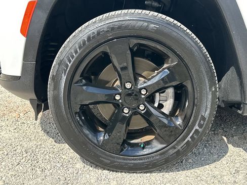 Used 2022 Jeep Grand Cherokee L Laredo image 11