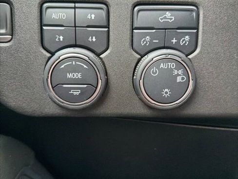 Used 2022 Chevrolet Silverado 1500 LT image 23