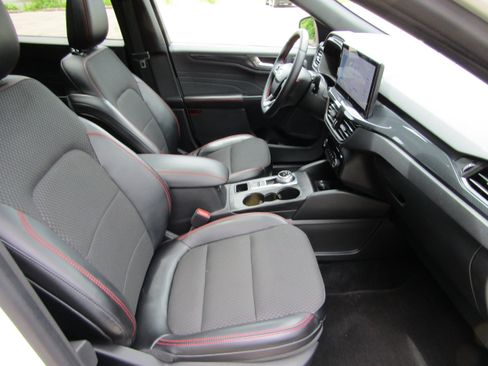 Used 2024 Ford Escape ST-Line Select w/ Tech Pack #2 AWD/4WD image 18