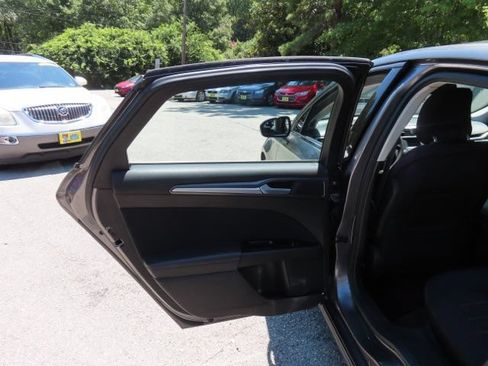 Used 2014 Ford Fusion SE FWD image 10