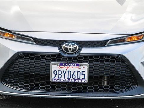 Used 2020 Toyota Corolla LE w/ LE Premium Package image 7