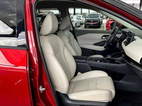 Certified 2024 Nissan Rogue SL FWD image 9