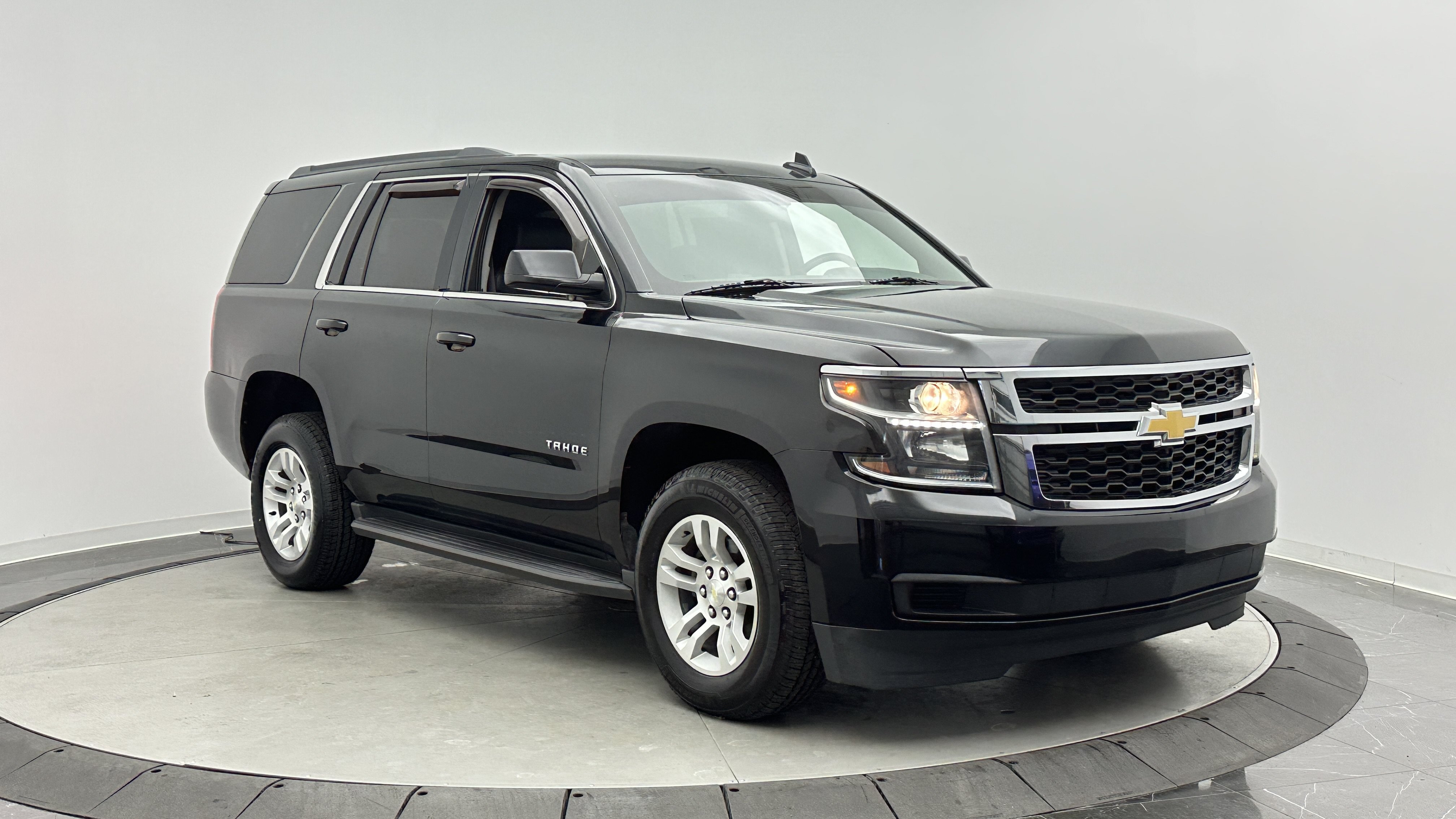 Used 2017 Chevrolet Tahoe LS RWD image 3