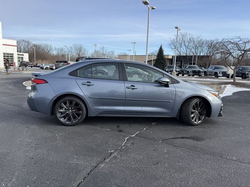 Used 2025 Toyota Corolla SE w/ SE Premium Package image 10
