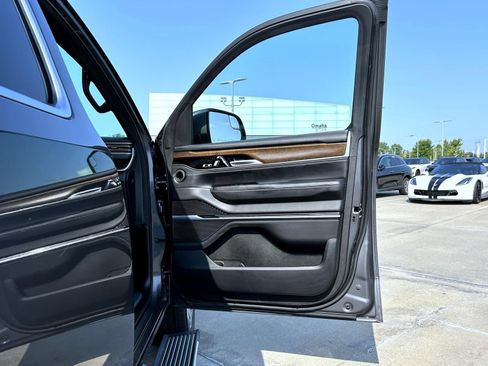 Used 2022 Jeep Grand Wagoneer Series II w/ Convenience Group III AWD/4WD image 16