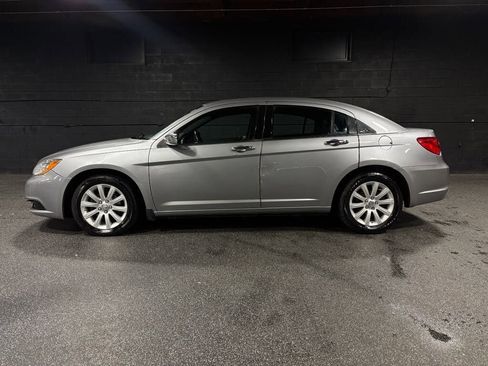 Used 2014 Chrysler 200 Limited w/ Sun/Sound Group image 2
