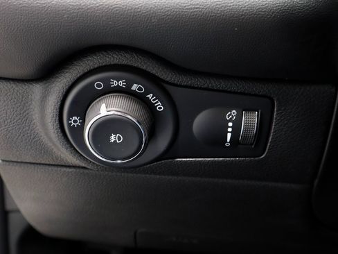 Used 2023 Dodge Durango GT image 31