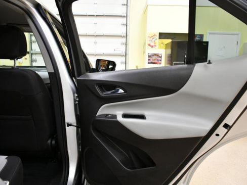 Used 2019 Chevrolet Equinox LS w/ LS Convenience Package image 45