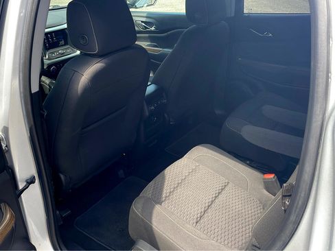 Used 2018 GMC Acadia SLE image 25