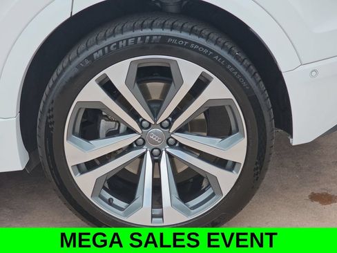 Used 2019 Audi Q8 Premium Plus w/ Premium Plus AWD/4WD image 38