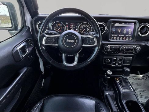 Used 2022 Jeep Wrangler Unlimited Sahara AWD/4WD image 10