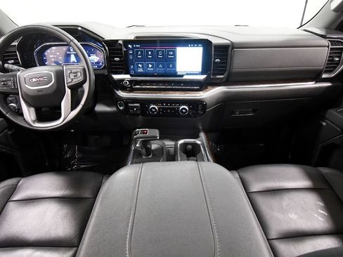 Used 2024 GMC Sierra 1500 Elevation w/ Elevation Premium Package AWD/4WD image 3