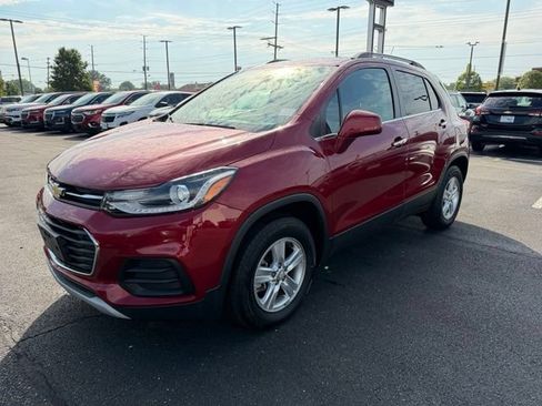 Used 2018 Chevrolet Trax LT w/ Sun & Sound Package AWD/4WD image 3