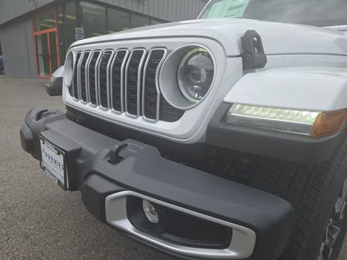 New 2026 Jeep Wrangler Unlimited Sahara AWD/4WD image 9