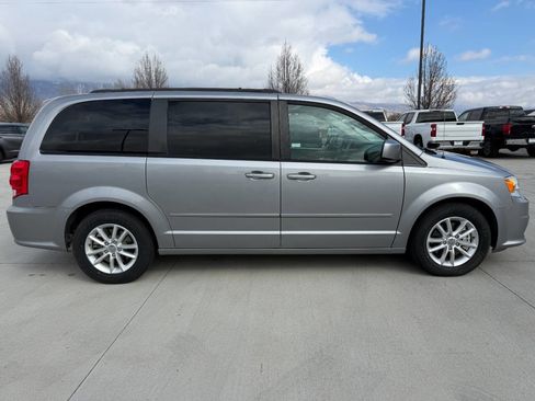 Used 2016 Dodge Grand Caravan SXT w/ Rear Park Assist Package image 2