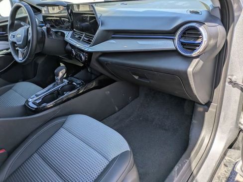 Used 2025 Chevrolet Trax LT w/ LT Convenience Package image 35