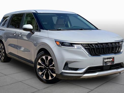 Certified 2024 Kia Carnival EX FWD image 3