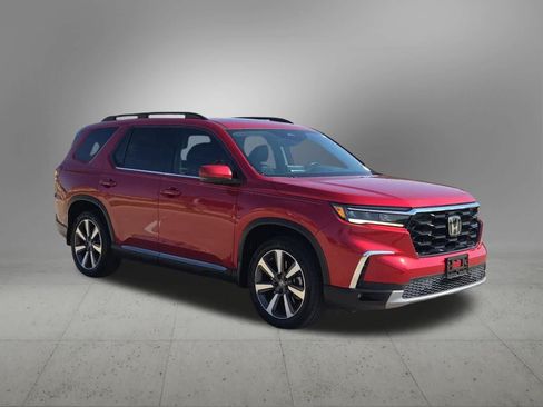 Used 2023 Honda Pilot Touring image 8