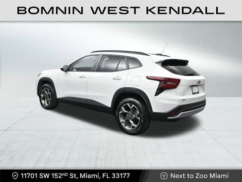 Used 2025 Chevrolet Trax LT image 3