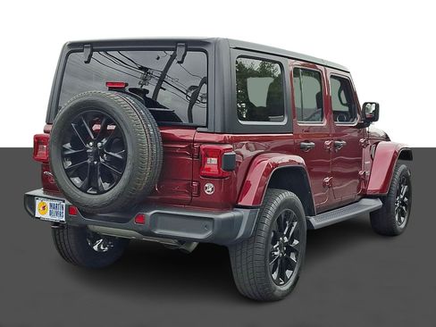 Used 2021 Jeep Wrangler Unlimited Sahara w/ Cold Weather Group AWD/4WD image 6