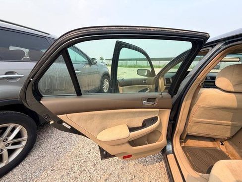 Used 2004 Honda Accord LX image 24
