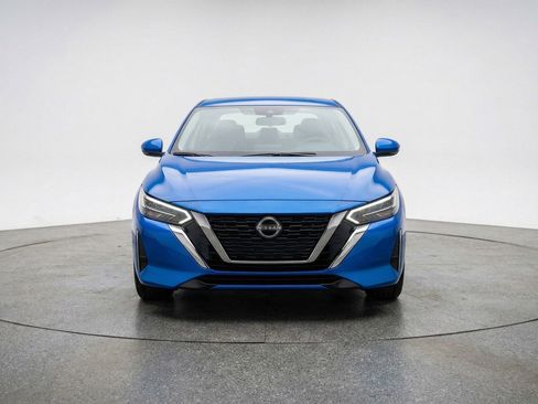 Used 2025 Nissan Sentra SV FWD image 2