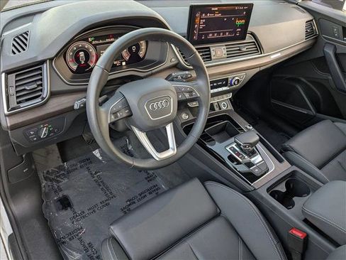 Certified 2025 Audi Q5 2.0T Premium Plus image 10