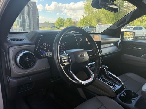 Used 2024 Chevrolet Colorado ZR2 w/ ZR2 Convenience Package III AWD/4WD image 37