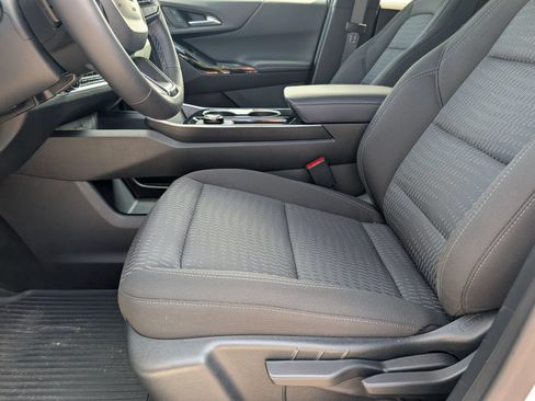 Used 2026 Chevrolet Equinox LT w/ Safety and Technology Package FWD image 5