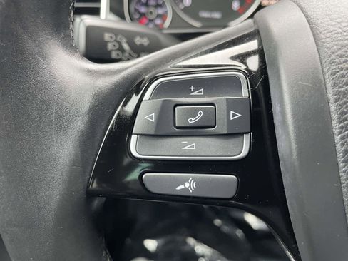 Used 2014 Volkswagen Touareg VR6 image 16