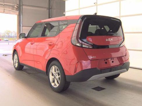 Used 2023 Kia Soul LX w/ Option Group 015 FWD image 6