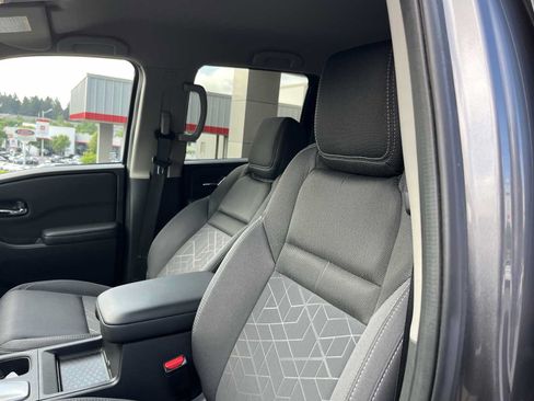 Used 2025 Nissan Frontier SV AWD/4WD image 18