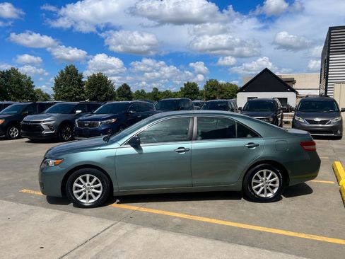 Used 2011 Toyota Camry XLE w/ XLE Extra-Value Pkg #2 FWD image 5