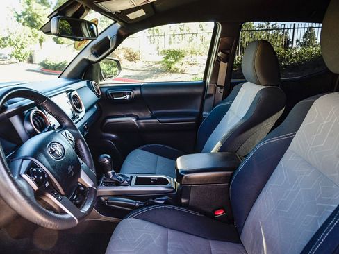 Used 2022 Toyota Tacoma TRD Sport image 22