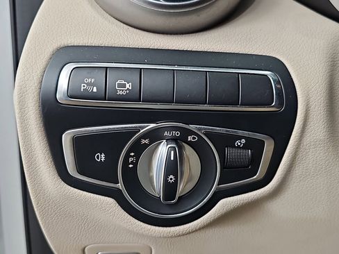 Used 2018 Mercedes-Benz GLC 300 4MATIC image 29