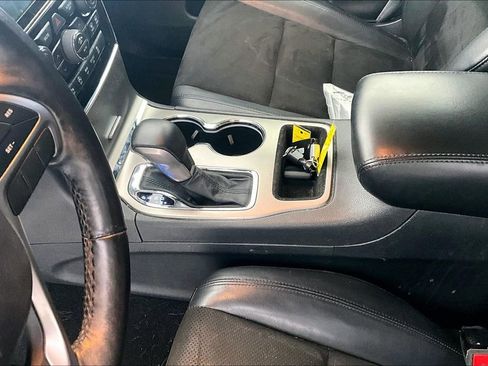 Used 2019 Jeep Grand Cherokee Altitude image 18