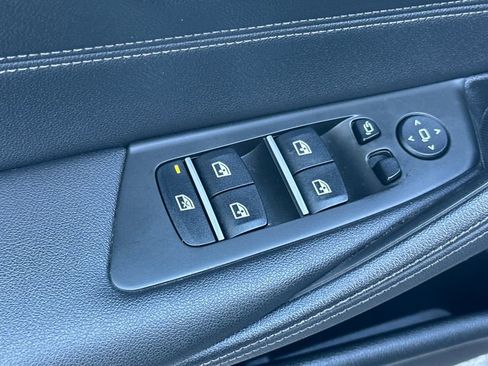 Used 2023 BMW 530e w/ Convenience Package image 11