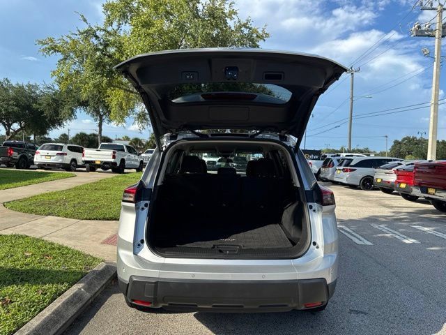 Used 2025 Nissan Rogue SV AWD/4WD image 17