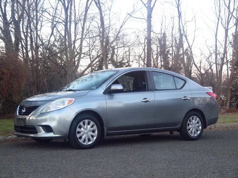 Used 2013 Nissan Versa SV w/ Convenience Pkg image 1