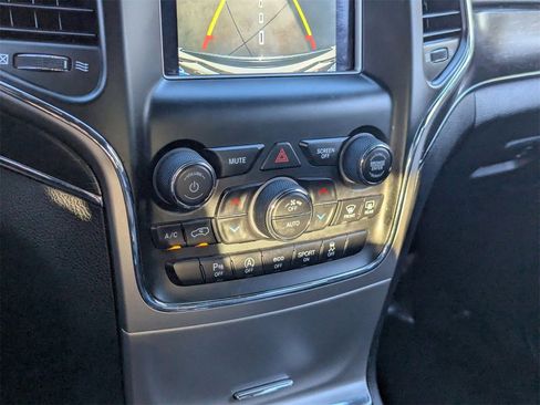 Used 2018 Jeep Grand Cherokee Limited image 26