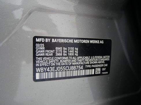 Used 2025 BMW i7 eDrive50 image 27