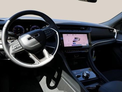 New 2026 Jeep Grand Cherokee Altitude image 14