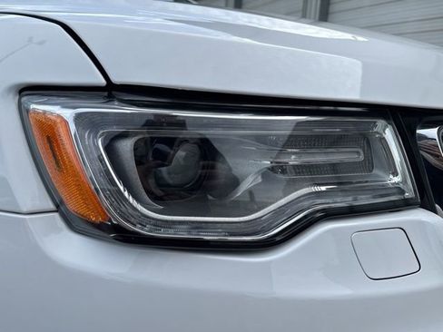 Used 2019 Jeep Grand Cherokee Summit image 9