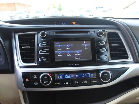 Used 2015 Toyota Highlander Plus AWD/4WD image 30
