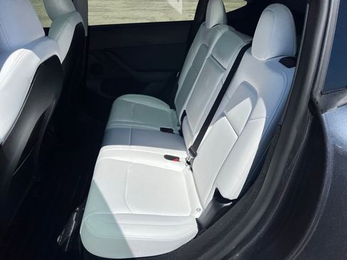 Used 2024 Tesla Model Y Long Range image 21