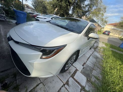 Used 2021 Toyota Corolla LE w/ Carpet Mat Package (TMS) image 16
