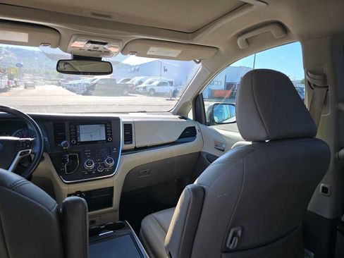 Used 2019 Toyota Sienna XLE w/ XLE Navigation Package AWD/4WD image 14